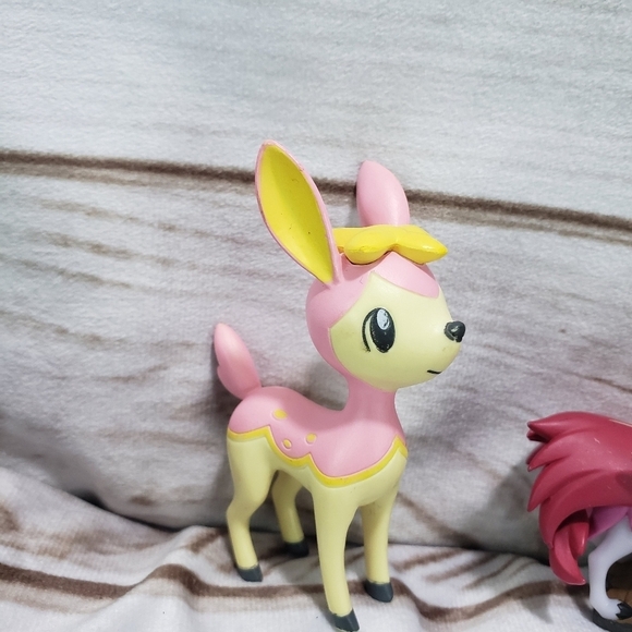 Pokemon Mini Figures Yveltal Spring Deerling Zamazenta Set Of 3 Vinyl - Picture 5 of 11